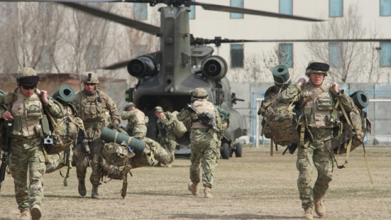 НАТО привежда силите си в бойна готовност, изпраща още войски в Източна Европа
