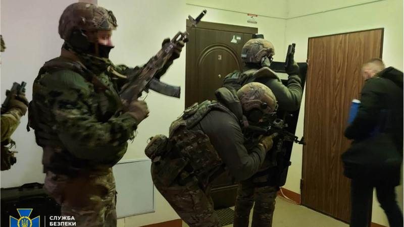 Отново напрежение в Украйна заради група, подготвяща въоръжени атаки по заповед на Москва СНИМКИ