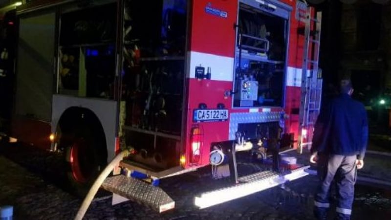 Само в БЛИЦ! В покрайнините на София почерня от полицаи и пожарникари 