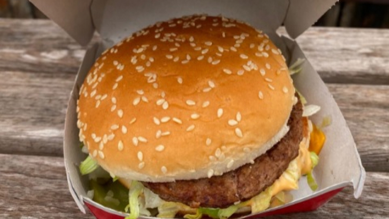 "Макдоналдс" променя рецептата на популярен бургер