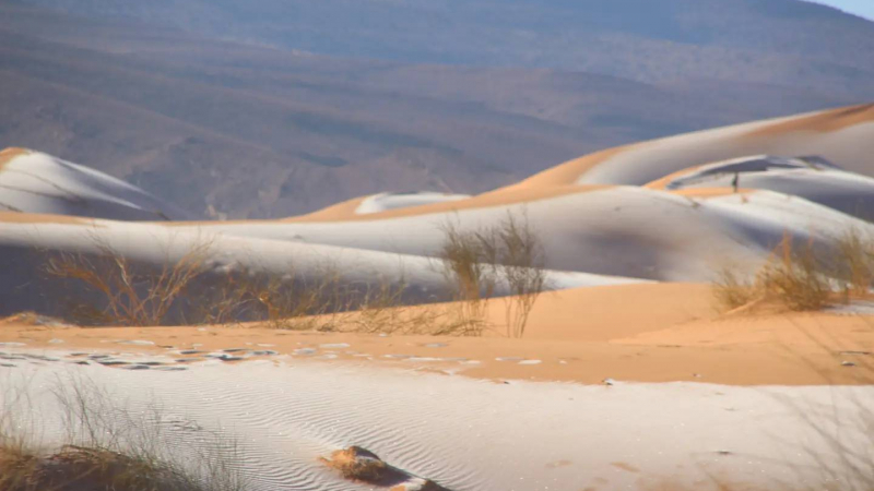 Гледка веднъж в живота – сняг в Сахара! ВИДЕО