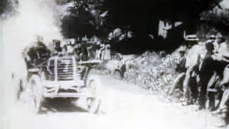 Ретро ВИДЕО показа какви са били автомобилните състезания преди 120 години
