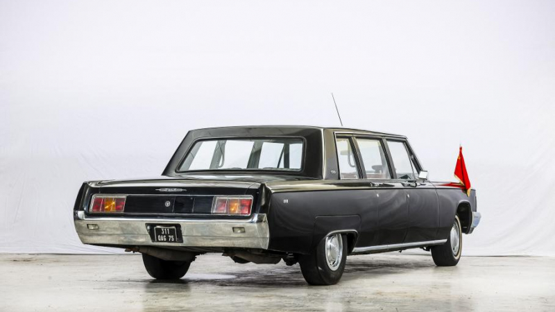 Продава се 55-годишен президентски автомобил ЗИЛ СНИМКИ