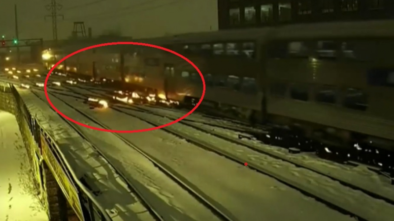 Подпалиха влакови линии в Чикаго, а причината е смайваща ВИДЕО