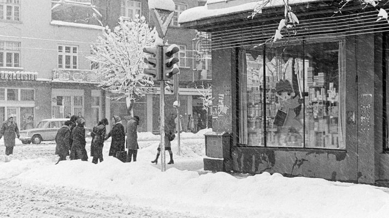 Спомени от соца: Уникални СНИМКИ на снежна София от 1974 г. подпалиха мрежата