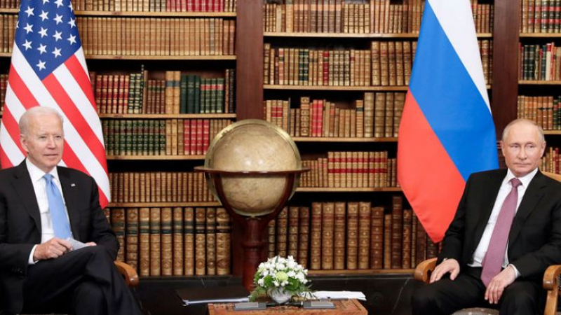 Джон Болтън: Путин играе шах в Украйна, а Байдън се намесва като пешка