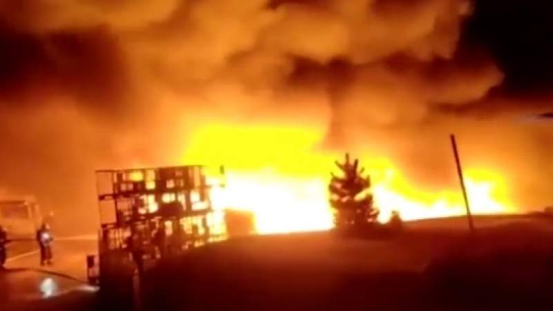 Огромен пожар е избухнал в завода на Skoda в Чехия ВИДЕО