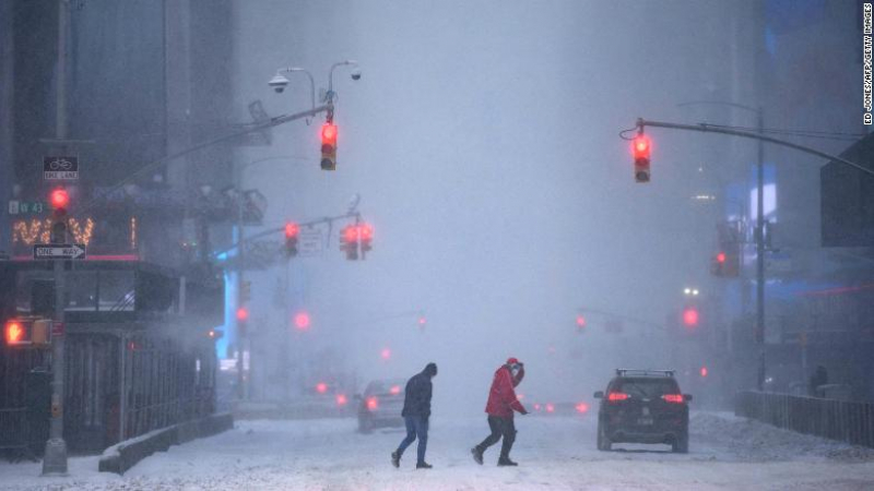 Снегокалипсис удари САЩ, обявиха извънредно положение СНИМКИ