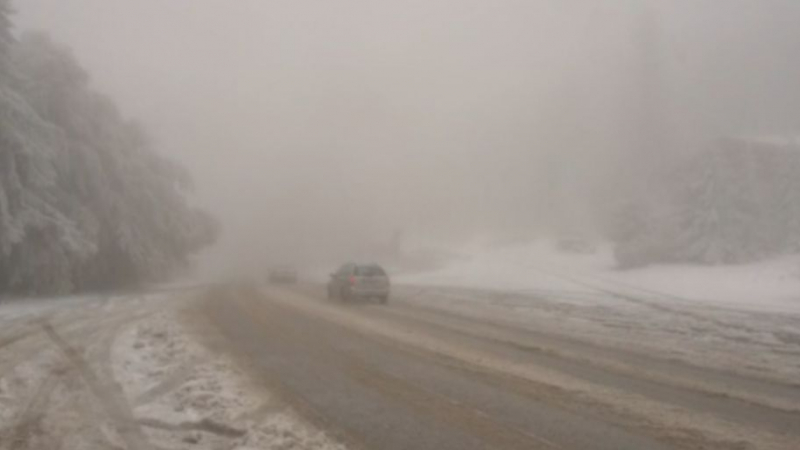 Снежен кошмар по пътищата в Родопите, във Велинград стана голяма трагедия 