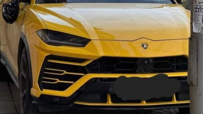 Минувачи наказаха лошо шофьор на нафукано Lamborghini в София