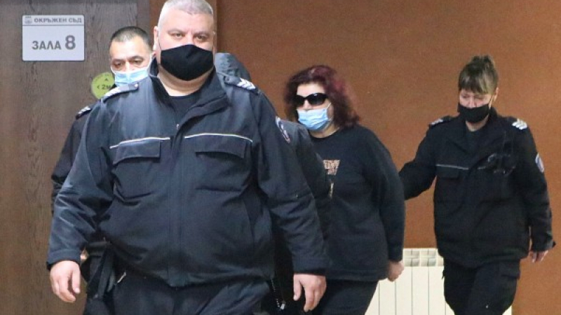 Пълен шаш! Черната вдовица се изправи пред съда в Пловдив и шокира всички с новата си визия ВИДЕО