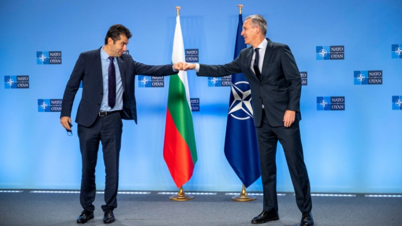 Столтенберг похвали Кирил Петков за верността към НАТО