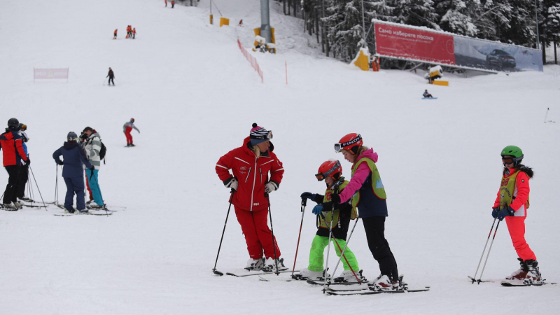 Този БГ ски курорт стана зимният Слънчев бряг за британците СНИМКИ