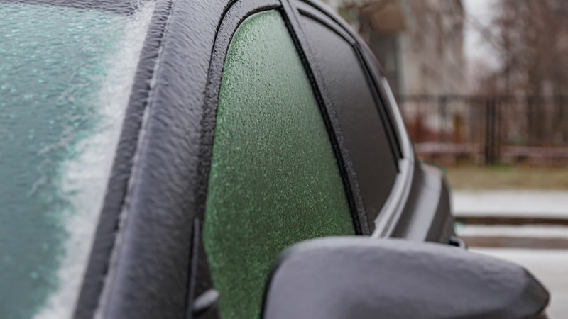 5 неща, които трябва да държите в колата си прeз зимата