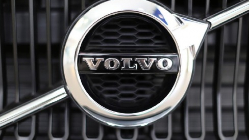 Новият Volvo XC40 без никакъв камуфлаж СНИМКИ