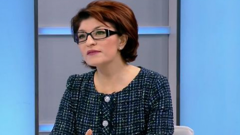 Десислава Атанасова попиля "безпомощния" Кирил Петков и правителството му 