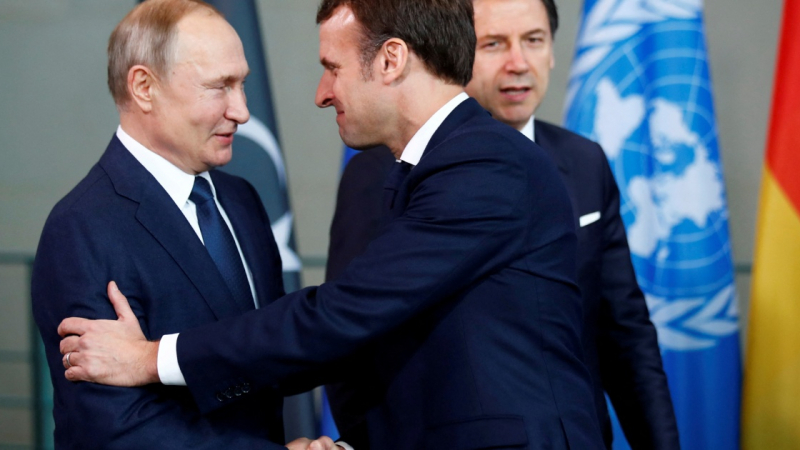 Путин смая Макрон с руска поговорка: Харесва ли ти, или не - търпи, красавице моя