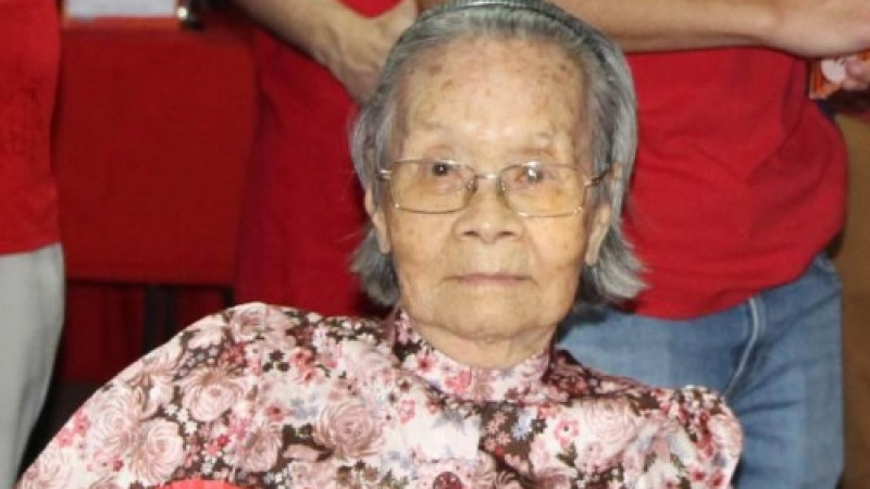 Жена отпразнува 100-ия си рожден ден и сподели тайната на дълголетието си СНИМКИ