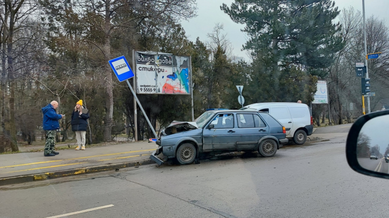 Страховита каскада с Голф и баничарка в столичния кв. Овча Купел ВИДЕО