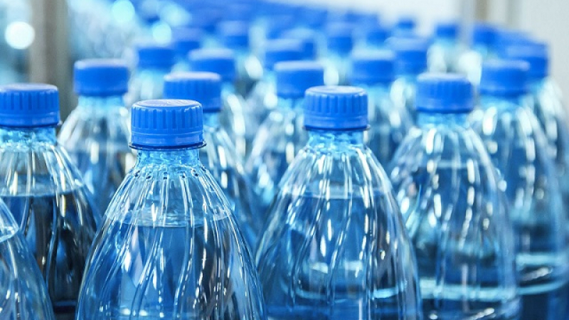 Учени с шокиращи разкрития за бутилираната вода