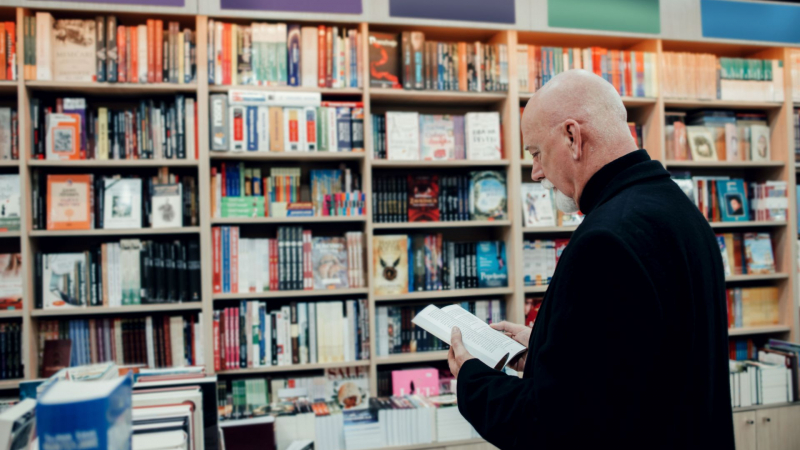 Чувство на вина: Мъж върна книга в библиотеката след 60 години СНИМКА