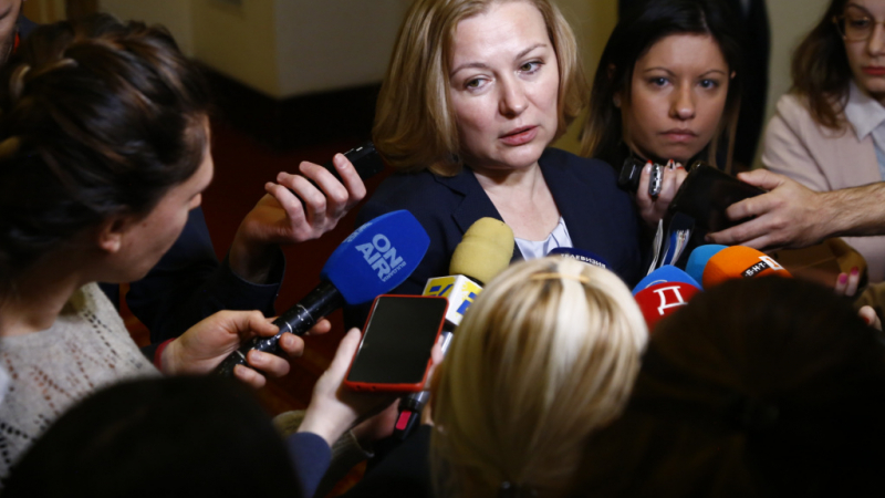 Правосъдната министърка иска оставката на Гешев по материали на Гугъл