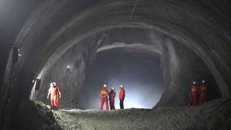 Защо Китай строи 127-километров подводен тунел
