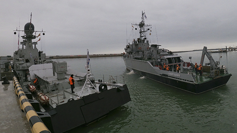 Руски бойни кораби започнаха учение в Каспийско море 