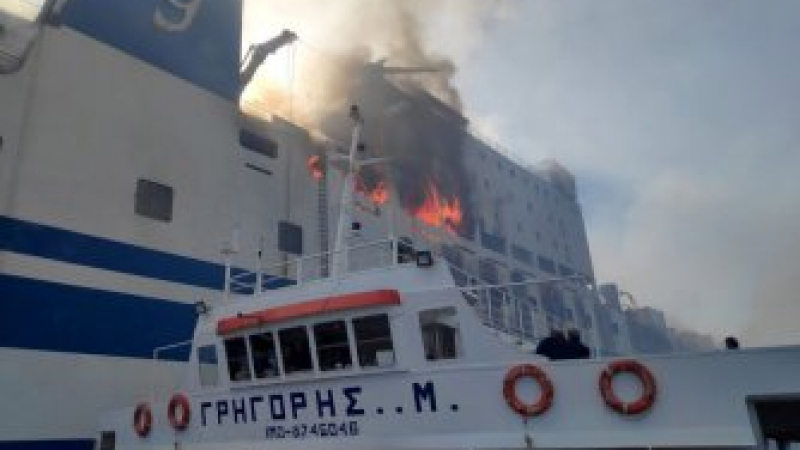 МВнР с извънредно лоши новини за 9 българи от огнения ферибот край остров Корфу