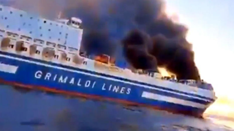 Последни новини за българския шофьор, блокиран на горящия ферибот в Йонийско море