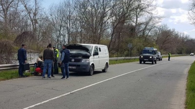 Карловски ченгета спряха бус за проверка и онемяха