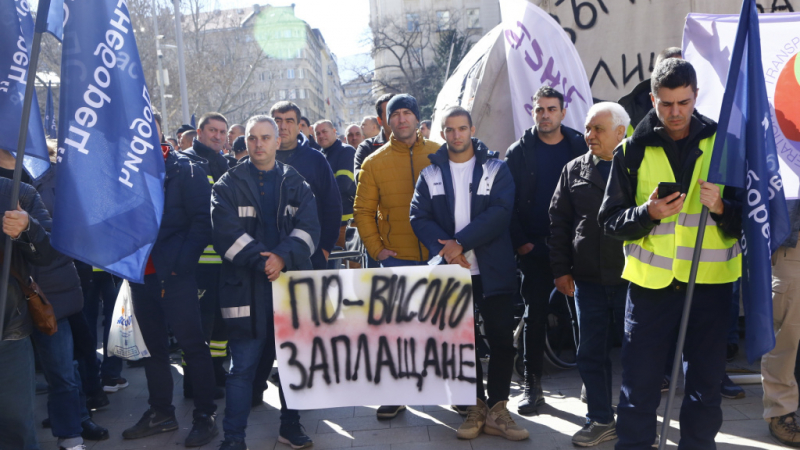 Започна протестът на пожарникарите, КНСБ им удря рамо НА ЖИВО