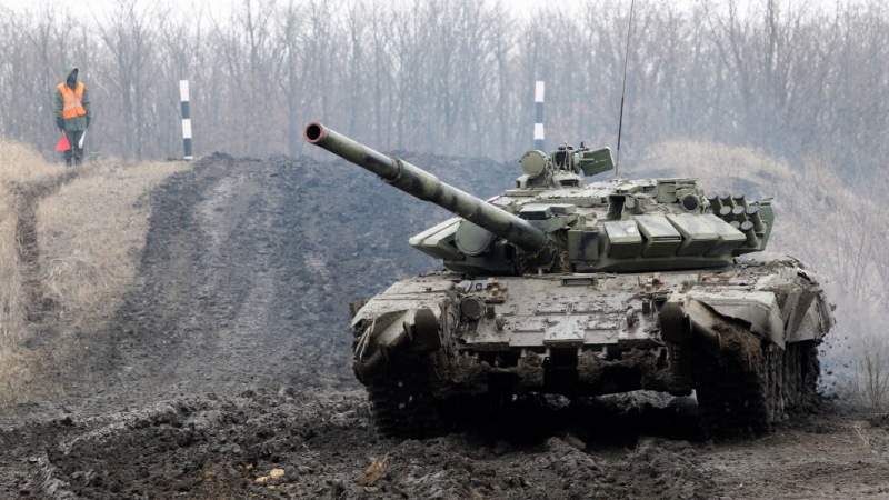 Украйна е в ужас от бронирана техника, пъплеща по улиците на Донецк ВИДЕО