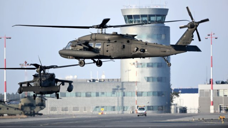 Изтребители, хеликоптери, войници... Засилват авиацията по източния фланг на НАТО