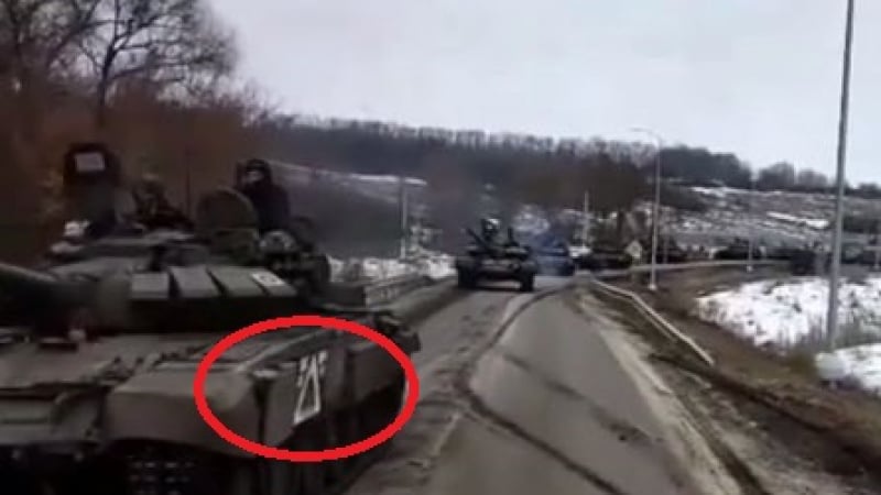 Нов мистериозен знак на руски танкове от армия Delta до границата с Украйна стъписа нета ВИДЕО