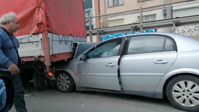 Куриозна катастрофа на русенец на пъпа на София взриви мрежата ВИДЕО 