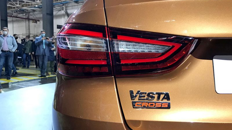 Разсекретиха новата Lada Vesta, ето как изглежда СНИМКИ