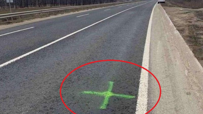 Загадъчни руски военни маркировки белязаха пътищата из Украйна! СНИМКИ