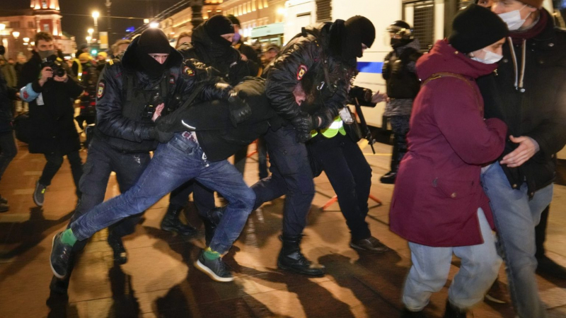 Протести в цяла Русия срещу нападението на Украйна ВИДЕО