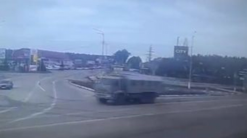 Руски диверсанти с камиони на украинската армия нахлуват в центъра на столицата ВИДЕО