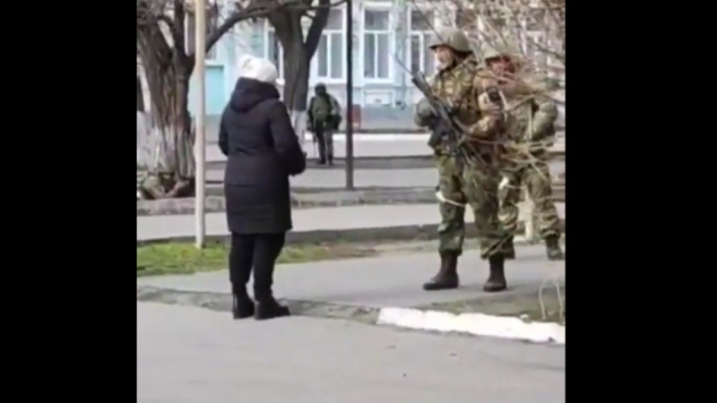Диалог между украинка и руски войник взриви мрежата ВИДЕО