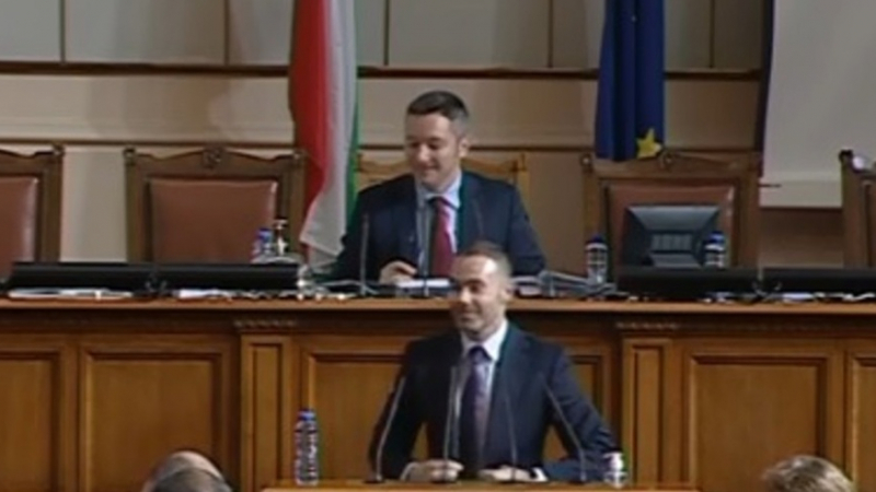 Скандал в парламента! Вигенин и депутат от ГЕРБ се сджафкаха заради имена