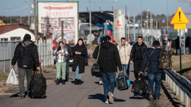 Пълчища украински бежанци са в Румъния, готови са да щурмуват България