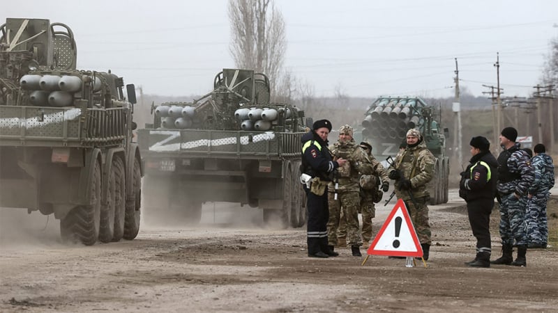 Руски войски обсадиха Чернигов, гори сградата на СБУ, кметът избяга ВИДЕО