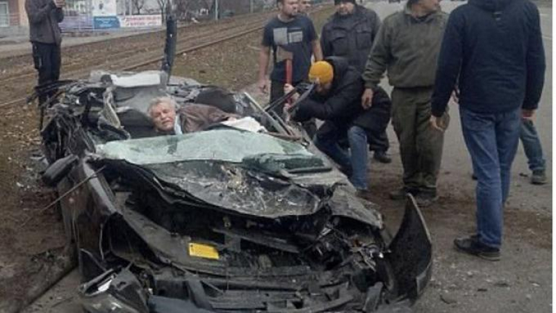 Руски танк прегази кола с човек вътре ВИДЕО