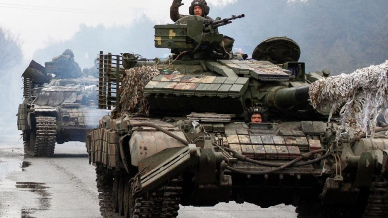 Руските войски атакуват на два фронта, настъпват към Херсон и Киев