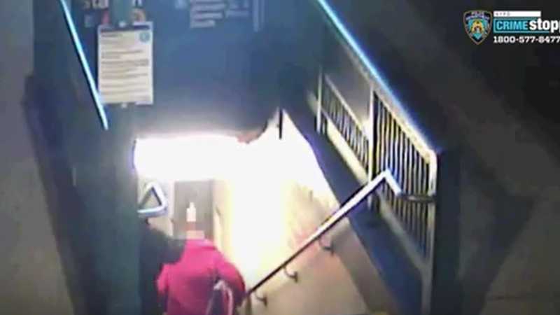 Зверство! Мъж преби с чук жена в метрото в Ню Йорк ВИДЕО