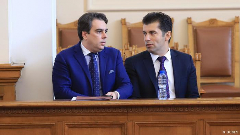 Евродепутат обясни защо невежият във военните дела Петков ще съсипе България  