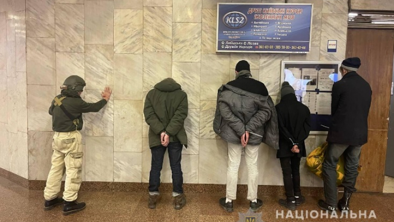 Ето на какво смайващо място дверсантите в киевското метро крият боеприпасите ВИДЕО 