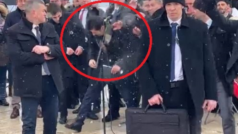 Лорер смело защити във ФБ началника си Петков от атаките със снежни топки на Шипка ВИДЕО